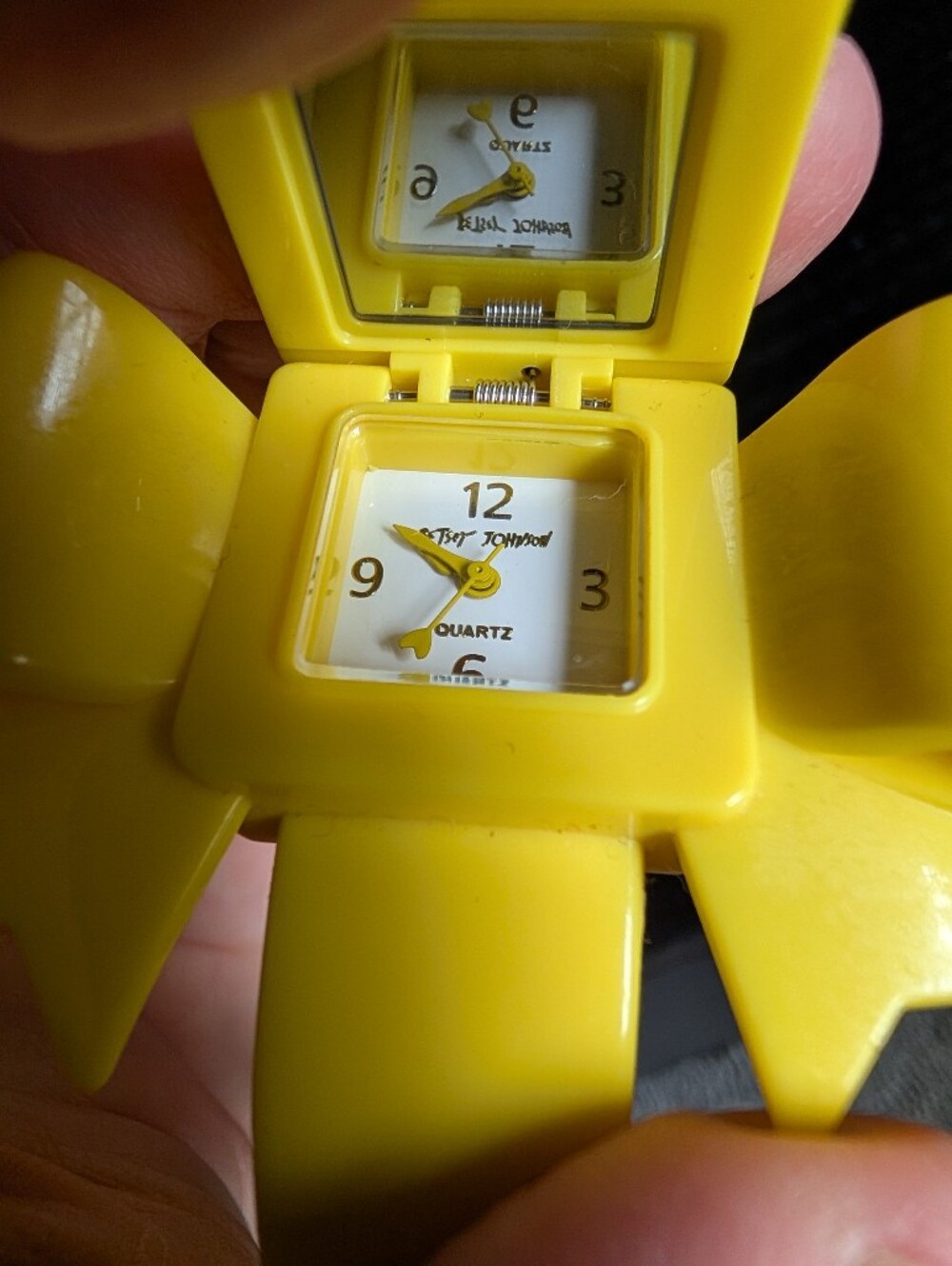 Betsey Johnson Yellow Flower Folding Quartz Clock